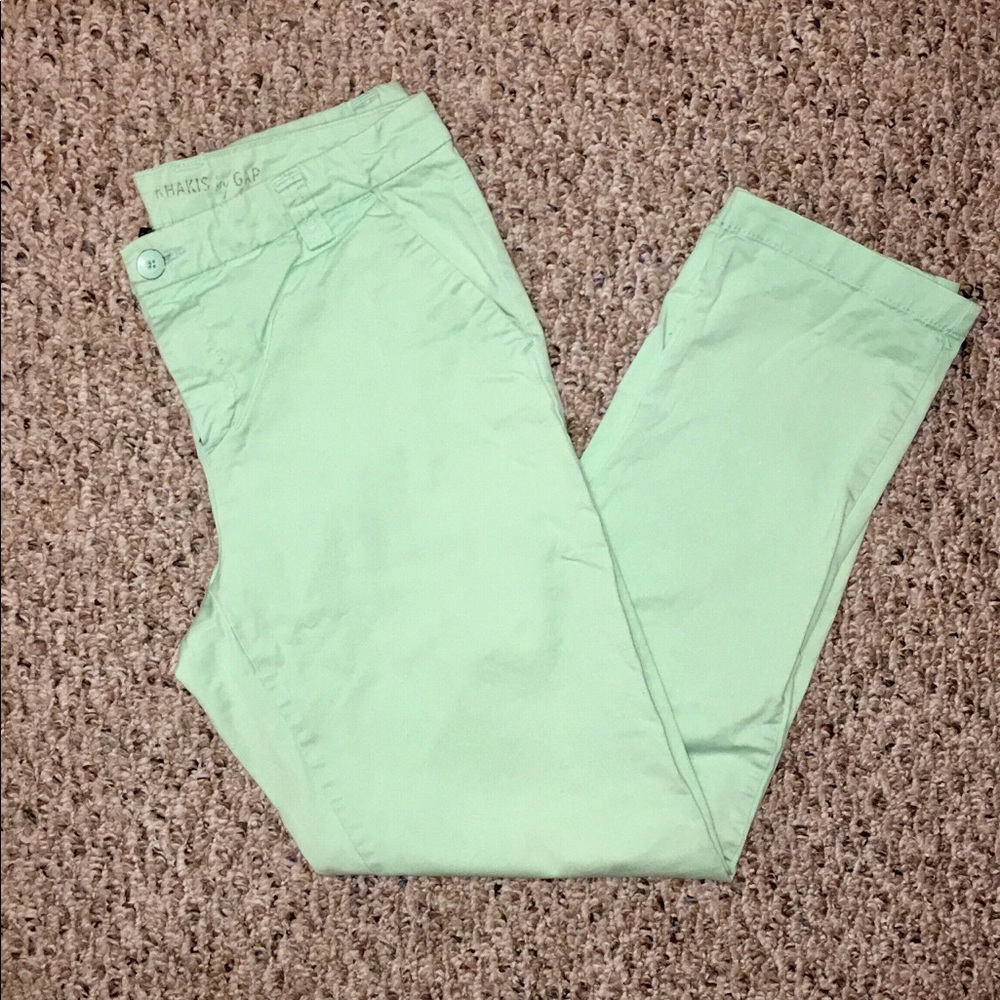 Turquoise GAP size 6 khaki capris 🍀final price